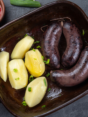 Prietas con Papas Doradas | Recetas Chilenas